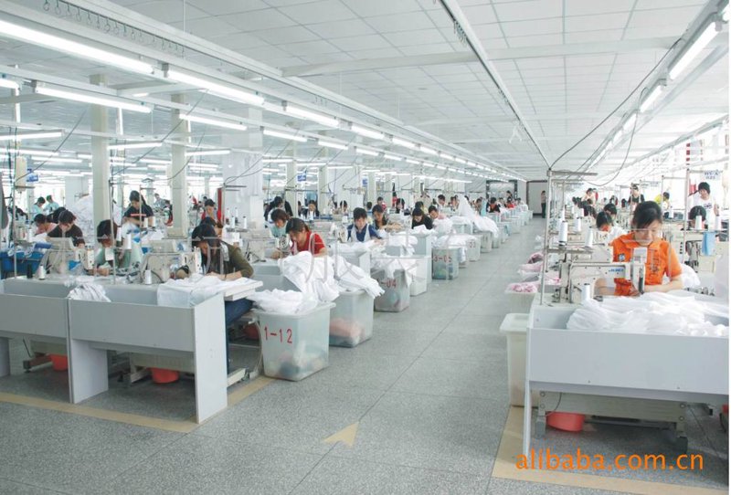 在众多的服装品牌中，寻找一家适合自己的加盟品牌是一项复杂而重要的任务。本文将通过具体案例说明如何选择最适合的品牌，帮助您更快地找到满意的合作伙伴。